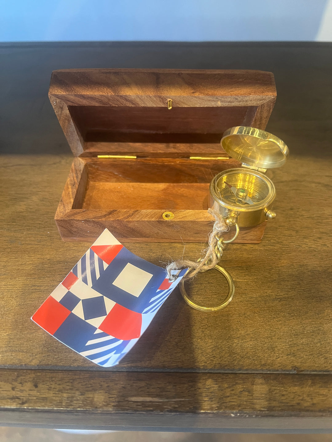 Compass with Lid Keyring with Inlaid Wooden Box